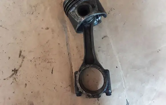 Skoda Fabia Mk1 (6Y) Piston with connecting rod 038J