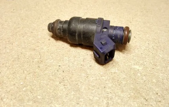 Audi A6 S6 C5 4B Fuel injector 078133551L
