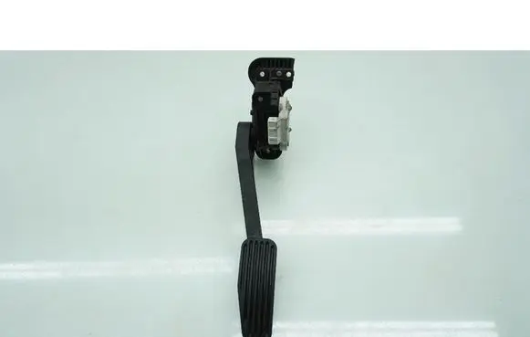 Volvo V70 Accelerator throttle pedal