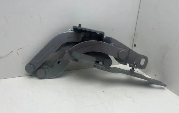 Engine bonnet/hood hinges