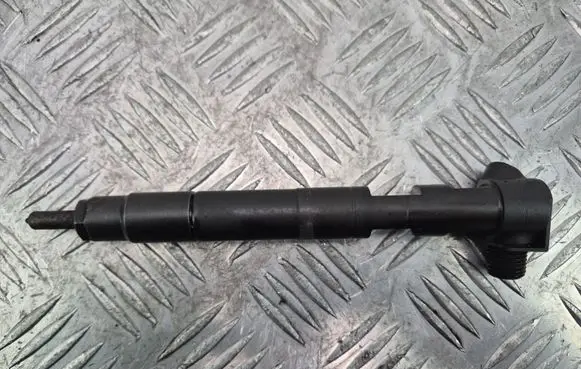 Mercedes-Benz C W204 Fuel injector A6510702887