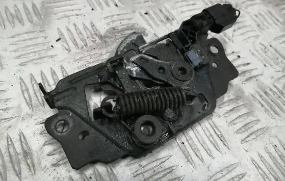 Engine bonnet/hood lock/catch