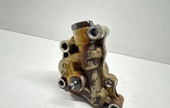 Nissan Juke I F15 Oil pump