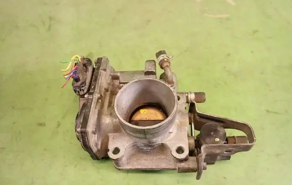 Honda Civic Throttle body valve GME2B81111