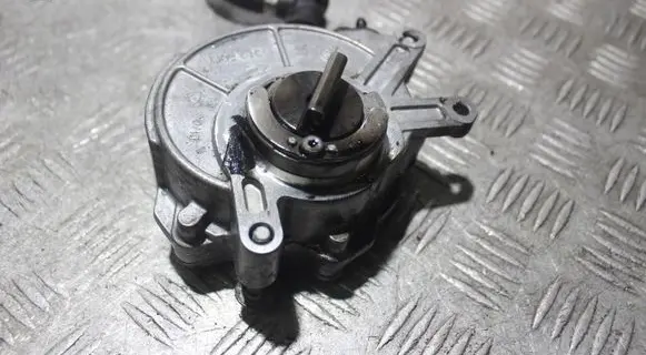 BMW 7 F01 F02 F03 F04 Vacuum pump 860597601