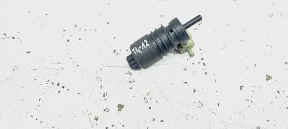 Volkswagen Multivan T4 Windscreen/windshield washer pump