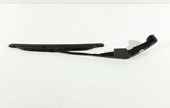 Rear wiper blade arm