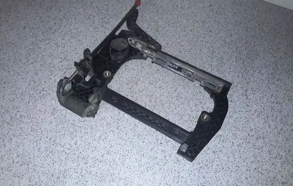 BMW 5 E39 Front door exterior handle/bracket 51218245354 8245354