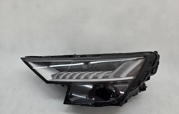 Audi Q8 Headlight/headlamp 4M8941035