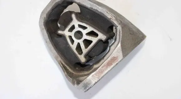 Engine mounting bracket