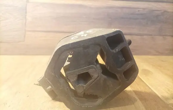 Audi A6 S6 C4 4A Engine mount bracket