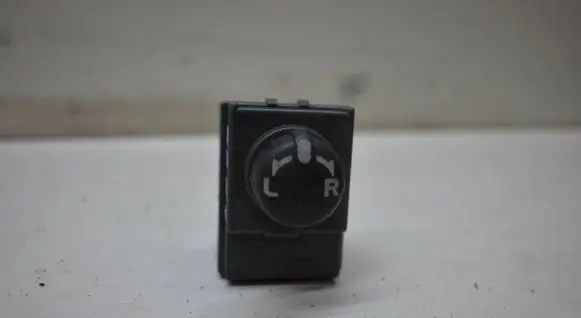 Mitsubishi Colt Wing mirror switch MN108084