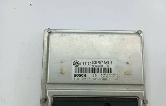 Volkswagen PASSAT B5 Engine control unit/module 8D0907558B 0261204774 26SA5119