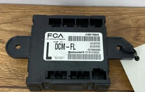 Dodge RAM 1500 DS Door control unit/module 68517699AB