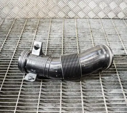 Maserati Ghibli Air intake hose/pipe 670004643