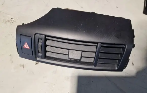 Dash center air vent grill