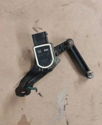 BMW X6 E71 Front height sensor lever 6853752