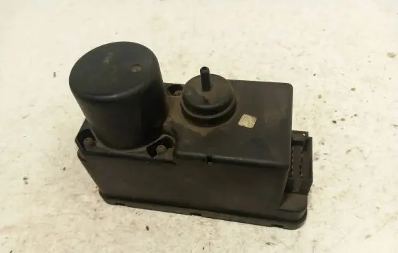 Volkswagen PASSAT B3 Vacuum pump 357862257