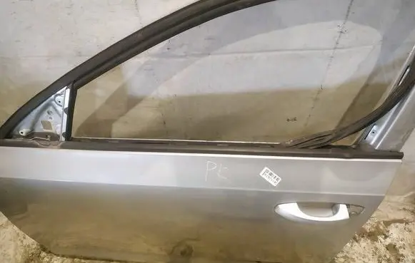 Skoda Octavia Mk3 (5E) Front door glass trim molding 