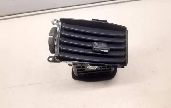 Hyundai i30 Rear air vent grill U0465248