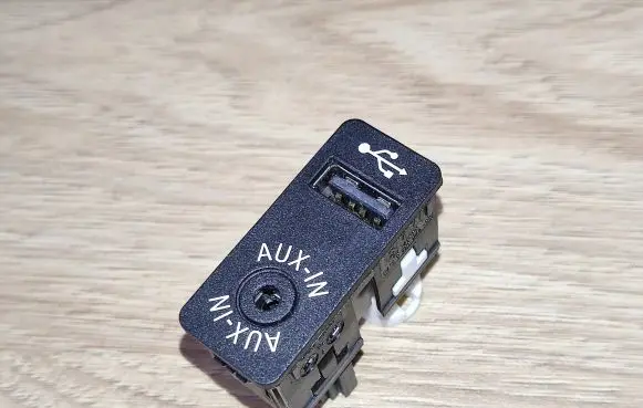 BMW 3 F30 F35 F31 AUX in-socket connector 9229246 84109229246