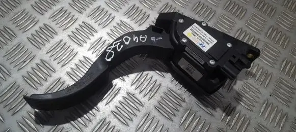 Hyundai Santa Fe Accelerator throttle pedal bc10301a2b900 bc10301a-2b900