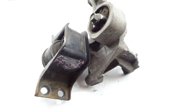 Nissan Juke I F15 Engine mounting bracket