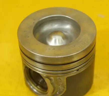 Jaguar XE Piston 083156