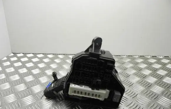 Toyota Yaris Fuse box set 821150DP50 K707