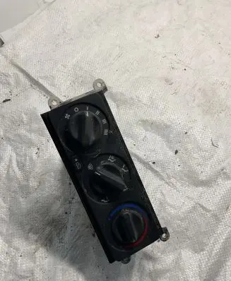 Mitsubishi L200 Climate control unit