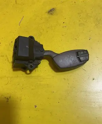 BMW 7 E65 E66 Steering wheel buttons/switches 6911516