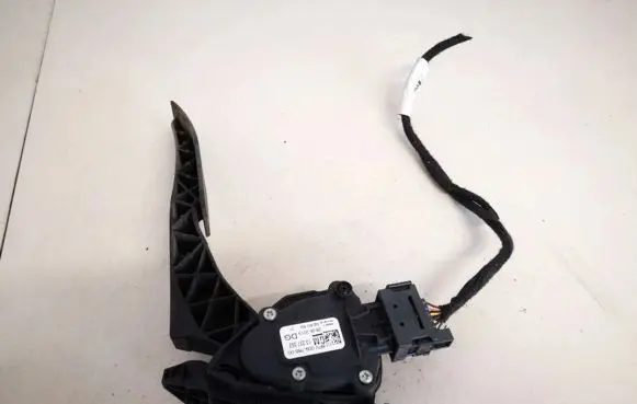 Opel Insignia A Accelerator throttle pedal 13237352 6pv009765-00