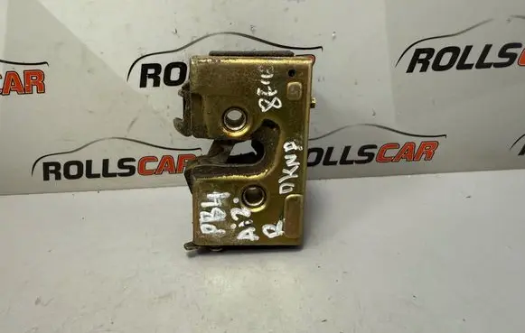 Volkswagen PASSAT B4 Rear door lock 357839016D