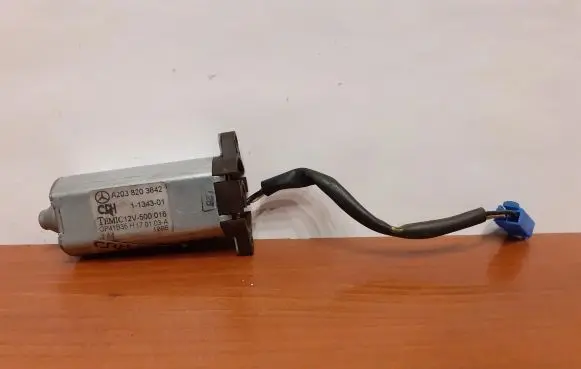 Mercedes-Benz C W203 Seat adjustment motor 4622 A2038203642