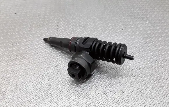 Volkswagen Sharan Fuel injector 038130073J