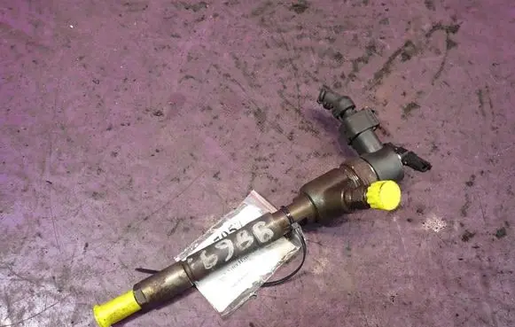 Opel Astra J Fuel injector 