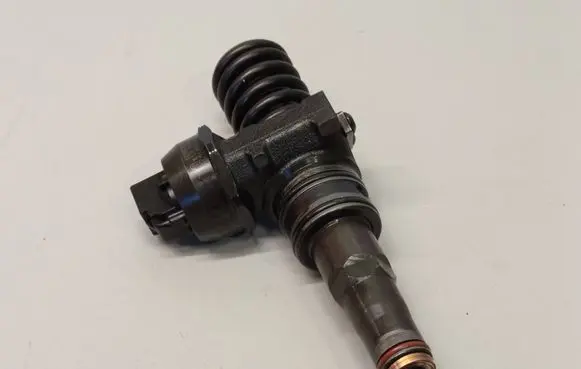 Audi A4 S4 B7 8E 8H Fuel injector 038130073BA