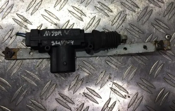 Nissan Sunny Central locking motor 