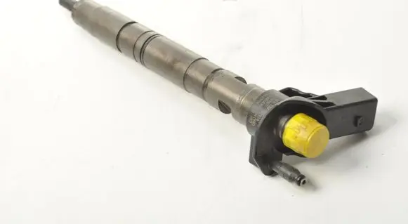Volkswagen Scirocco Fuel injector 03L130277