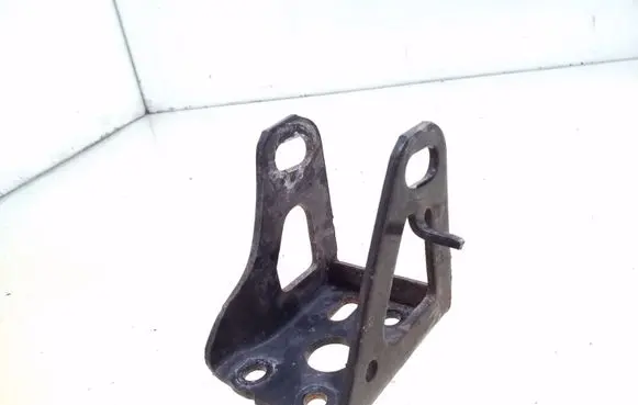 Toyota Prius (XW30) Engine mounting bracket