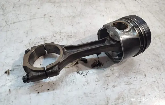Piston with connecting rod