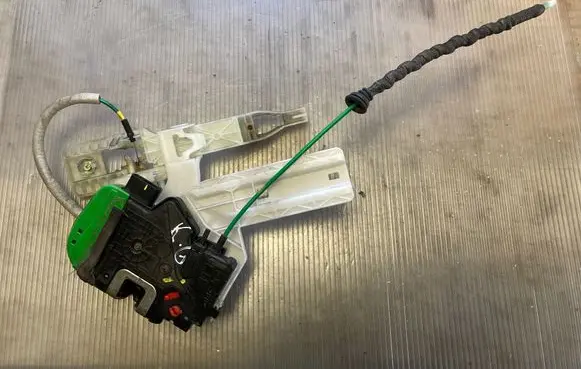 Hyundai i40 Rear door lock 814103Z010