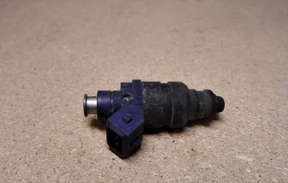 Audi A6 S6 C5 4B Fuel injector 078133551L