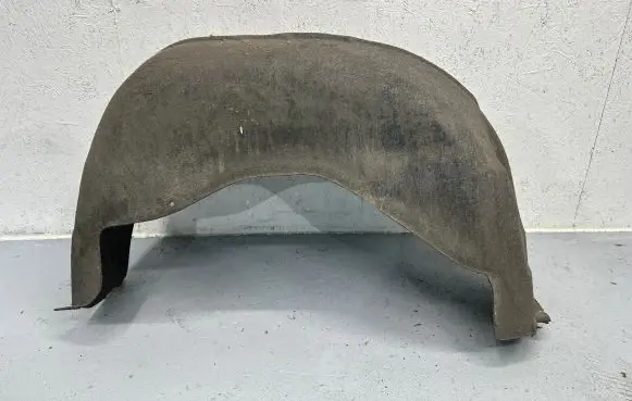 Rear arch fender liner splash guards