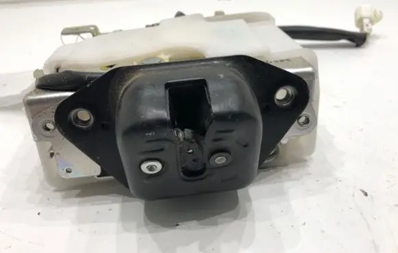 Honda CR-V Tailgate exterior lock 