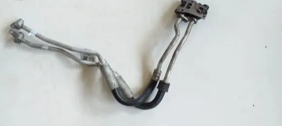 BMW M5 F90 Gearbox oil cooler pipe/hose 8602301 8602300