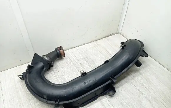Ford Mondeo MK IV Turbo air intake inlet pipe/hose AV619C623Bd
