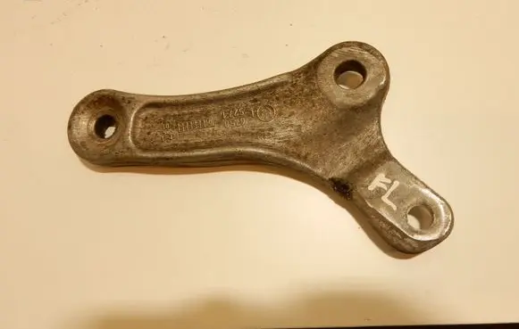 BMW 5 E60 E61 Sway bar bush bracket, front 6758527 50287