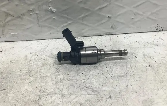Audi A4 S4 B8 8K Fuel injector 06H906036E 0261500059