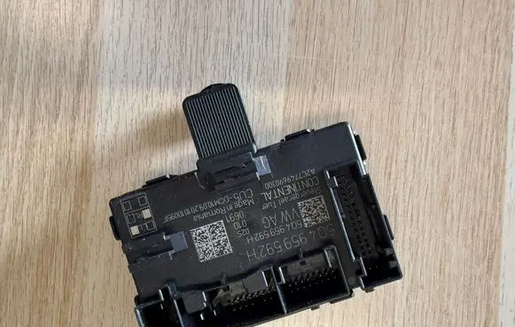Skoda Octavia Mk4 Door control unit/module 5Q4959592H